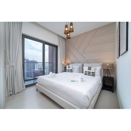 Intimate Apartment with Scenic View of Dubai Creek