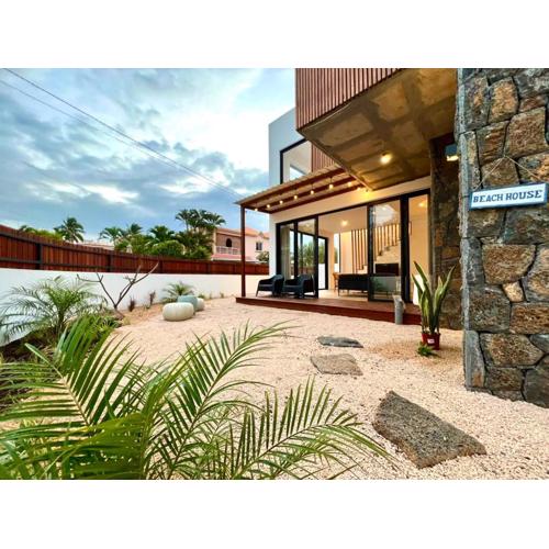 Into the Sea - Modern Home Close to the Beach