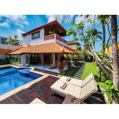 Inyoni Toucan Villa - BEST location in Seminyak.