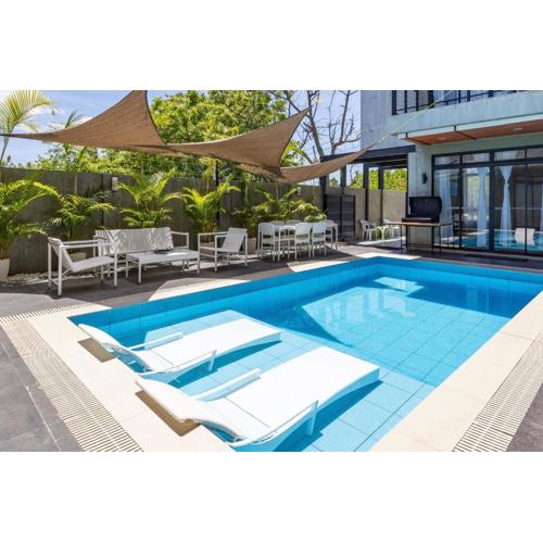 ISLA VILLA 2 Luxury Pool Villa near beach with karaoke video games barbecue