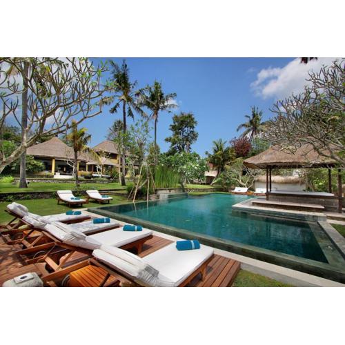 Istana Semer - Balinese Style Private Event Villa, with Large Pool, Gardens and Cook - Near to Canggu & Seminyak
