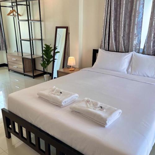 Ivory House Sriracha