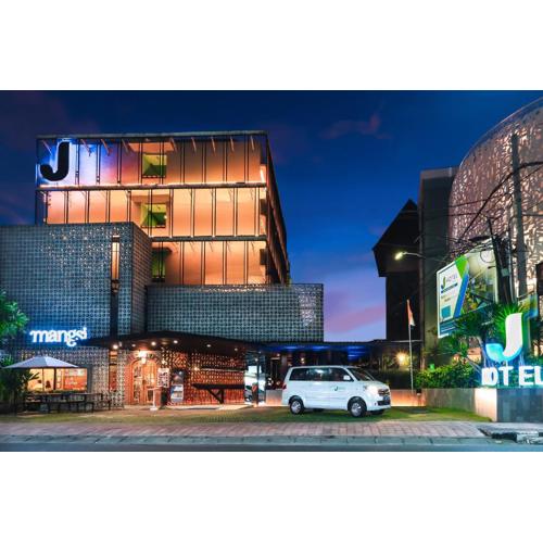 J Hotel Kuta