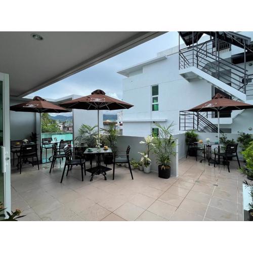 J Spazio Apartelle and Cafe