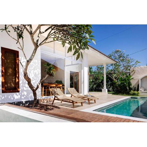Jacuzzi 3BR Villa - Prime Canggu - Near Ocean