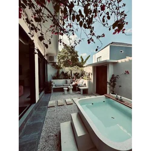 Jacuzzi House By AIB