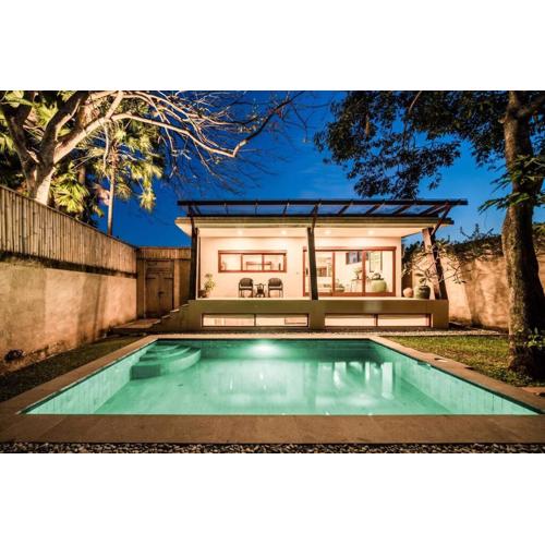 Jado 1 Unique Cinema Entertainment Villa in Umalas