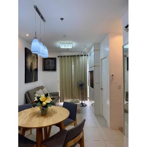 Jasmine - Two Bedroom Condo Unit with Balcony