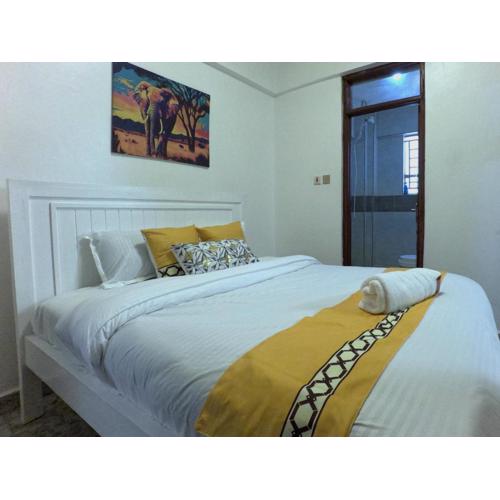 Jay Comfort home- Cozy 1BR next to Village Market, 2 Rivers mall, UN and The Embassies along Limuru Road