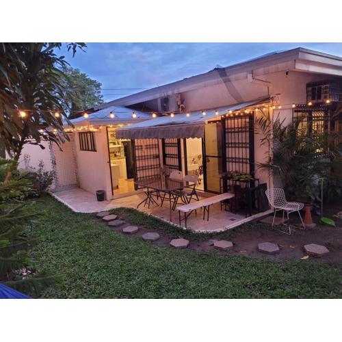 Jay's Cottage house (Timog)