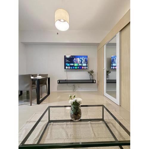 Jazz mall Tower 4 Rm 323 Spacious 1 bedroom with Balcony netflix 100mbps