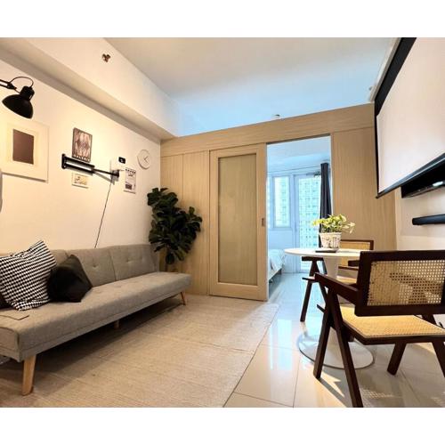 Jazz Residence T2 Rm 405 Homey Muji Inspired Staycation Big Screen Cinema