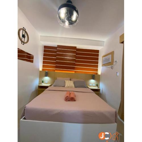 JC SpaceRentals 1521 West Jones Residences, mountain view, free Wi-Fi & Netflix, upper floor located at the center of Cebu City