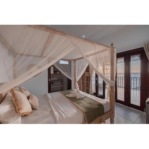 Jepun, room with beach view and large balcony