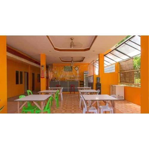 Jessa's 5 Guests house