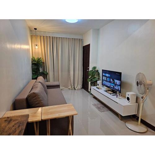 Joenice Lipa Staycation