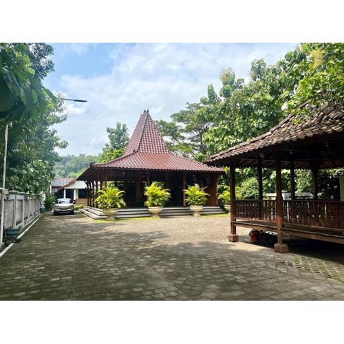 Joglo Satrio Pinayungan Villa