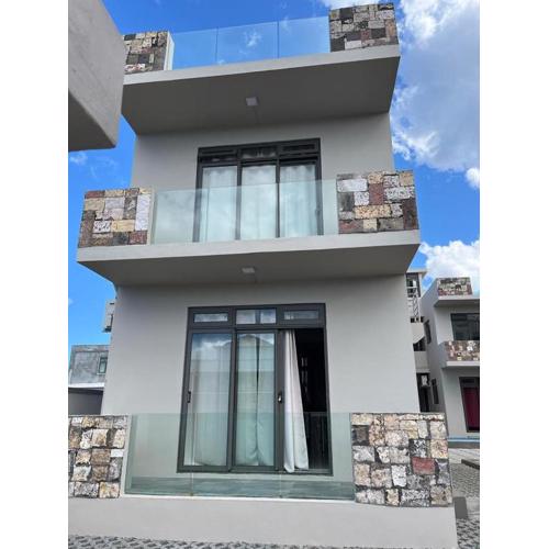 John House studio No 7