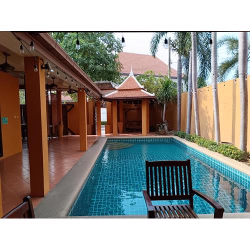 Jomtien 4BR golden villa
