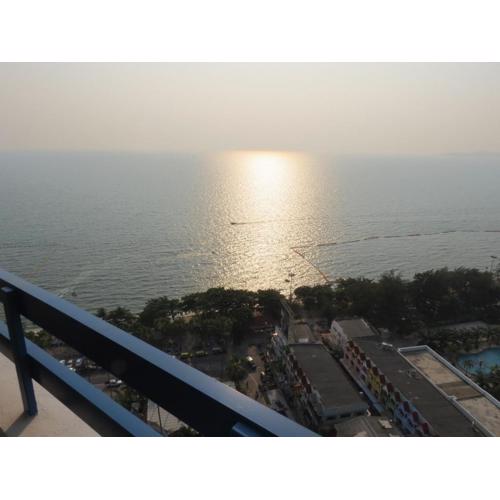Jomtien Plaza Suite Apartments