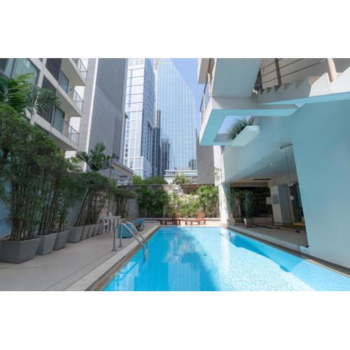 Journeyhub Sukhumvit 26, Bangkok - Formerly St James Hotel