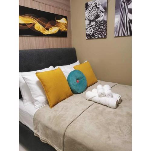 JoVis Place Staycation near MOA(Wifi & Netflix)