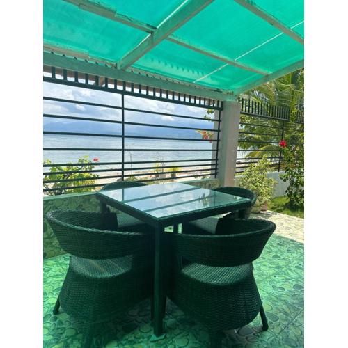 Joy o hoy beachfront house