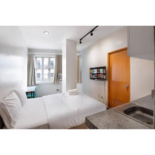 JP Santiago Studio Makati J307