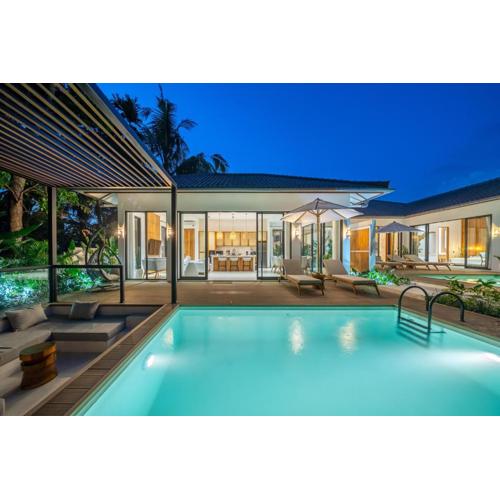 Julia - Luxurious Brand-New Villa with Panoramic Jungle Views and Expansive Pool