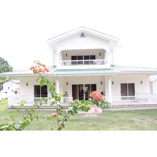 Julie's Holiday Home