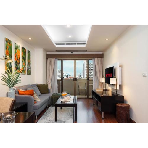 Jungle Dream King Bed Oasis with Balcony & High-Speed WiFi