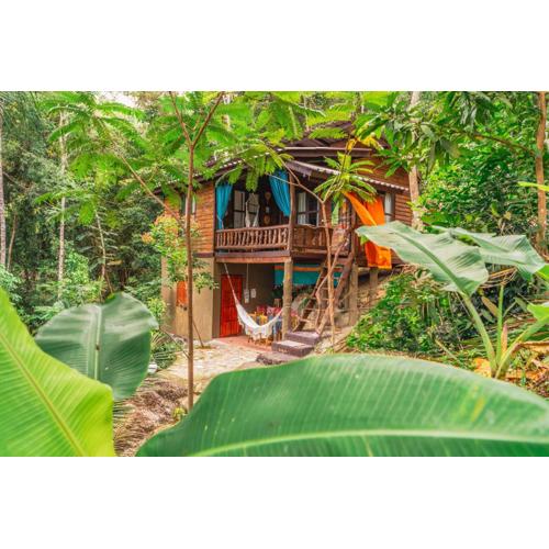 Jungle Treehouse w Ocean Sunset Views Fast WiFi