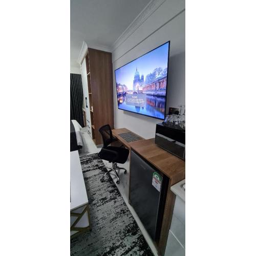 JVstudios-Wood Avenue