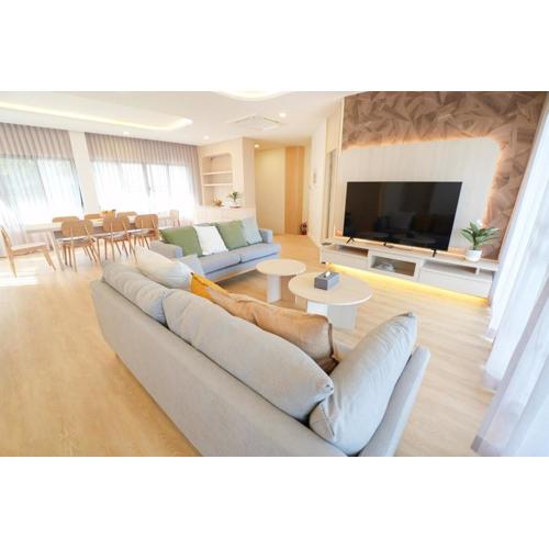 K5 Seaview Hillside 3BR and 1 Staff Quarter