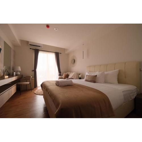 Kael Studio Apartment - King Bed and Sofa Bed