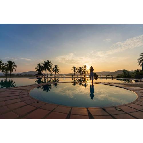 Kaengkrachan Boathouse Paradise Resort