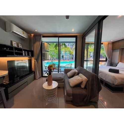 Kamala City Gate 1 Bdr Pool View