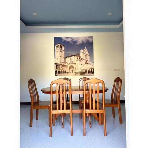 Kamala Family Villa 3BDs Local Style near beach