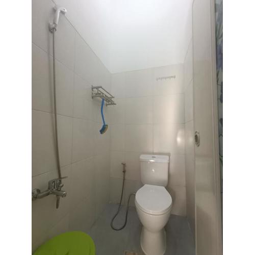 Kamar Kost AC Luas Tengah Kota