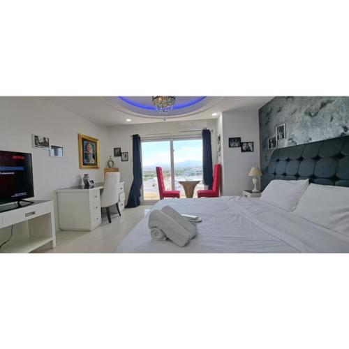 Kandi 1,2,3 Palace Rentals Studio