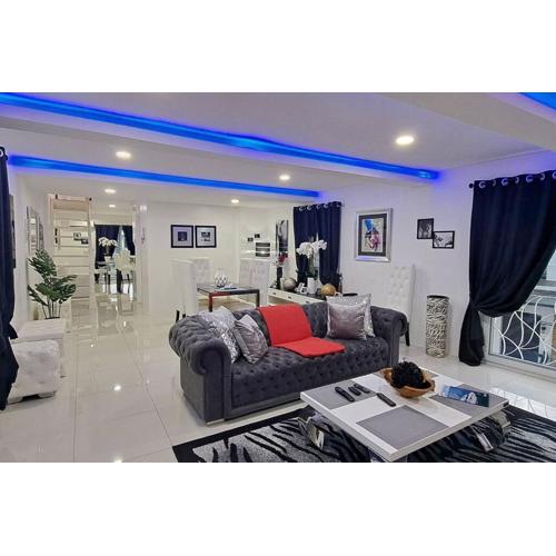 Kandi Paramount Executive 1BR 140sqm and 400mbps