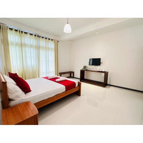 Kandy Lakeside Escape