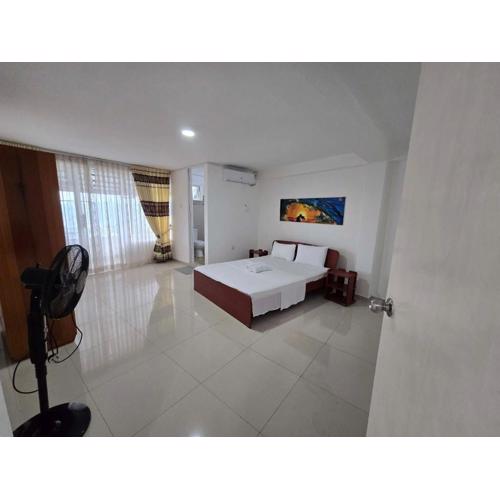 Kandy Panoramic MPM Deluxe balcony suit-Aircon-4B3