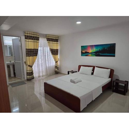 Kandy Panoramic MPM Deluxe balcony suit-Aircon4B2