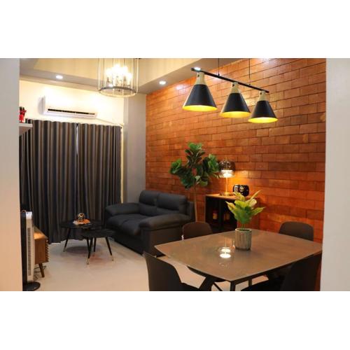 Kapitolyo Prisma Residential Condo TCPH21 - NYC Vibes Penthouse with KTV Pool and Balcony with City View Panorama 5 Min Drive to BGC St Lukes and Ortigas - Staycations by SMS