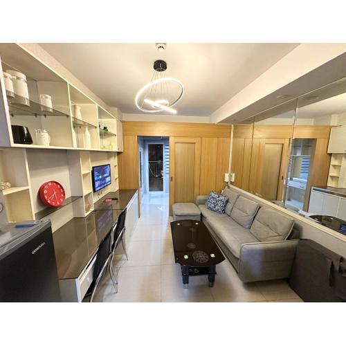 Kathys crib 38sqm with big balcony pool view at Shell Residence