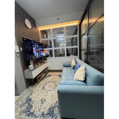 KD's Home - Fast WiFi, Netflix , Pool , Karaoke