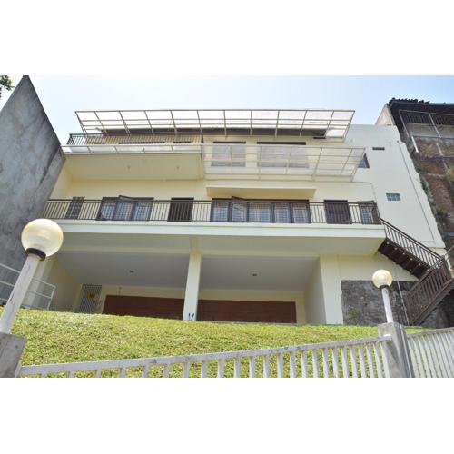 Kerinci Hill Holiday Home, Dago Golf (for families only)