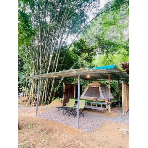 Khaosok Mysterious Restaurant and Camp ร้านลึกลับริมคลอง