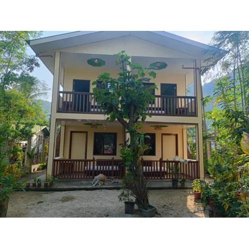 Kiarra Krisxia Lodge